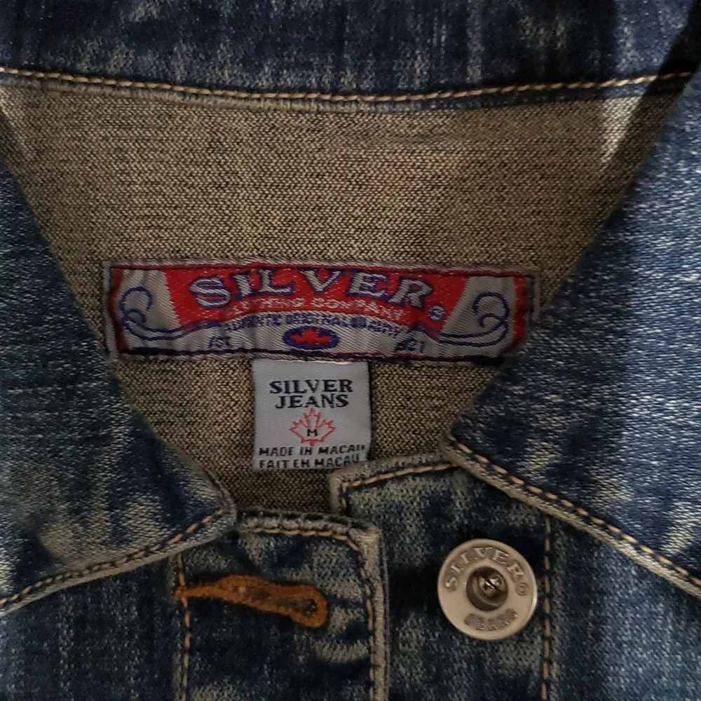 ❤💛💚HOST PICK!!💙💛❤Silver jeans jacket - Picture 2 of 5